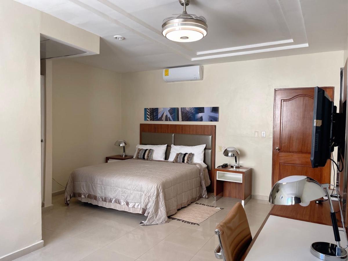 Hotel Libertad At Historic Main Street 산토도밍고 외부 사진