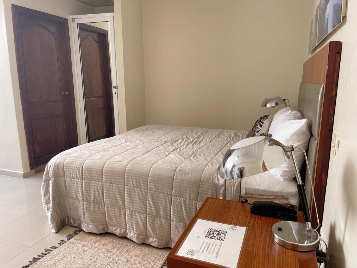 Hotel Libertad At Historic Main Street 산토도밍고 외부 사진