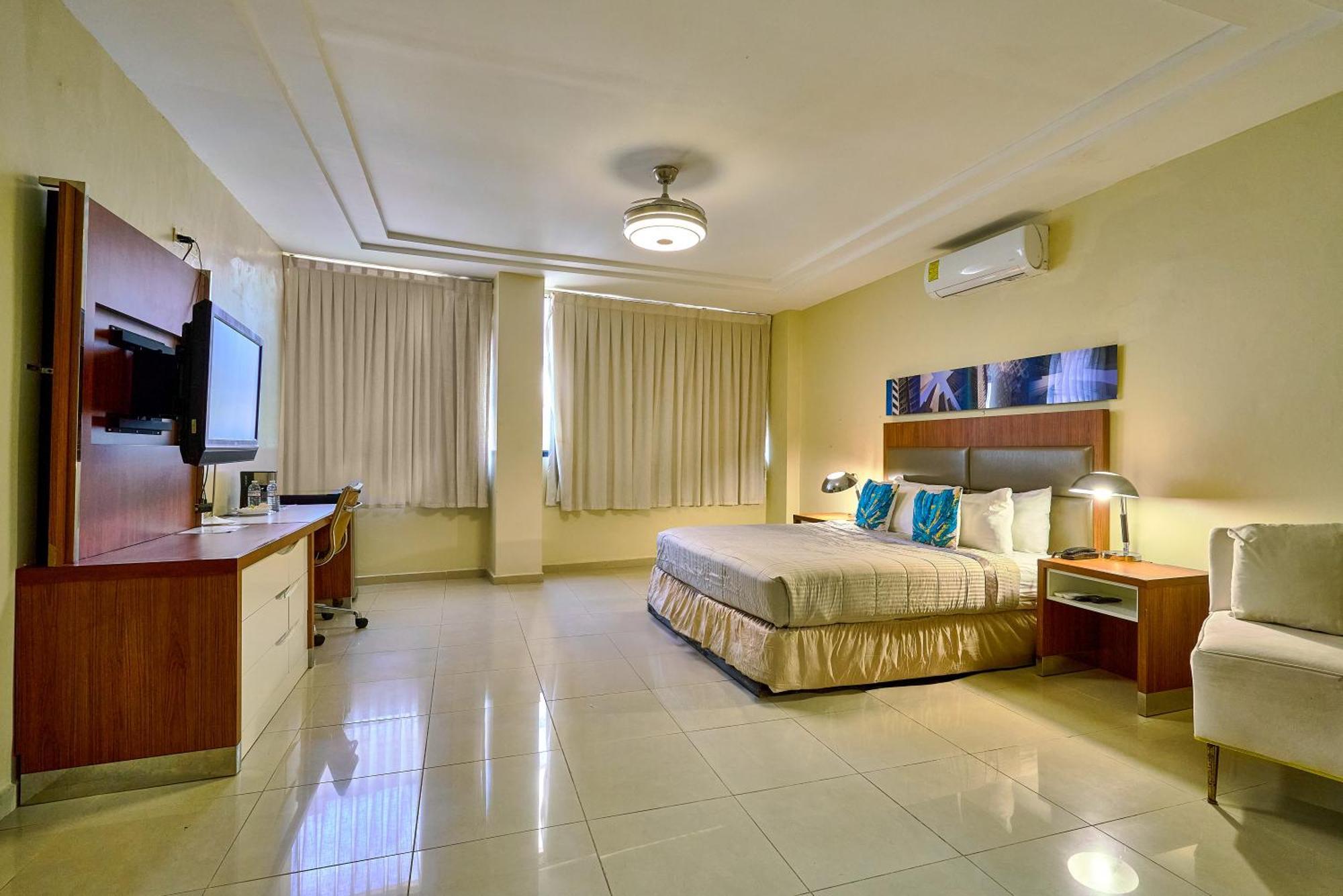 Hotel Libertad At Historic Main Street 산토도밍고 외부 사진