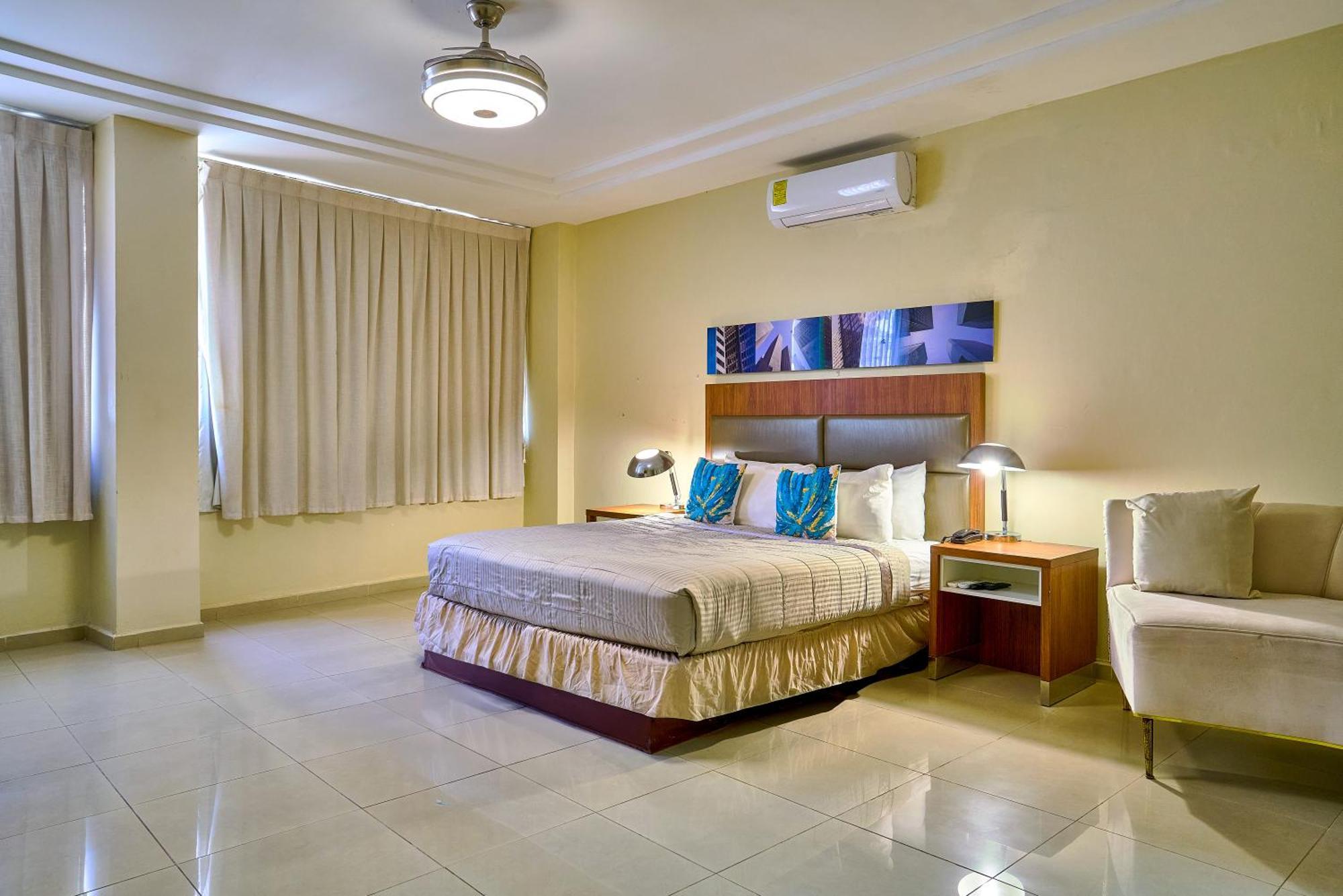 Hotel Libertad At Historic Main Street 산토도밍고 외부 사진